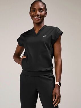 Figs FormX Mira top Evanston pants Medium Black